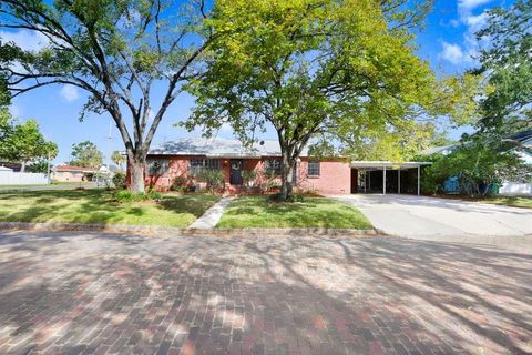 Photo of 2723 W Cordelia Street, Tampa, FL 33607 (MLS # TB8447760)