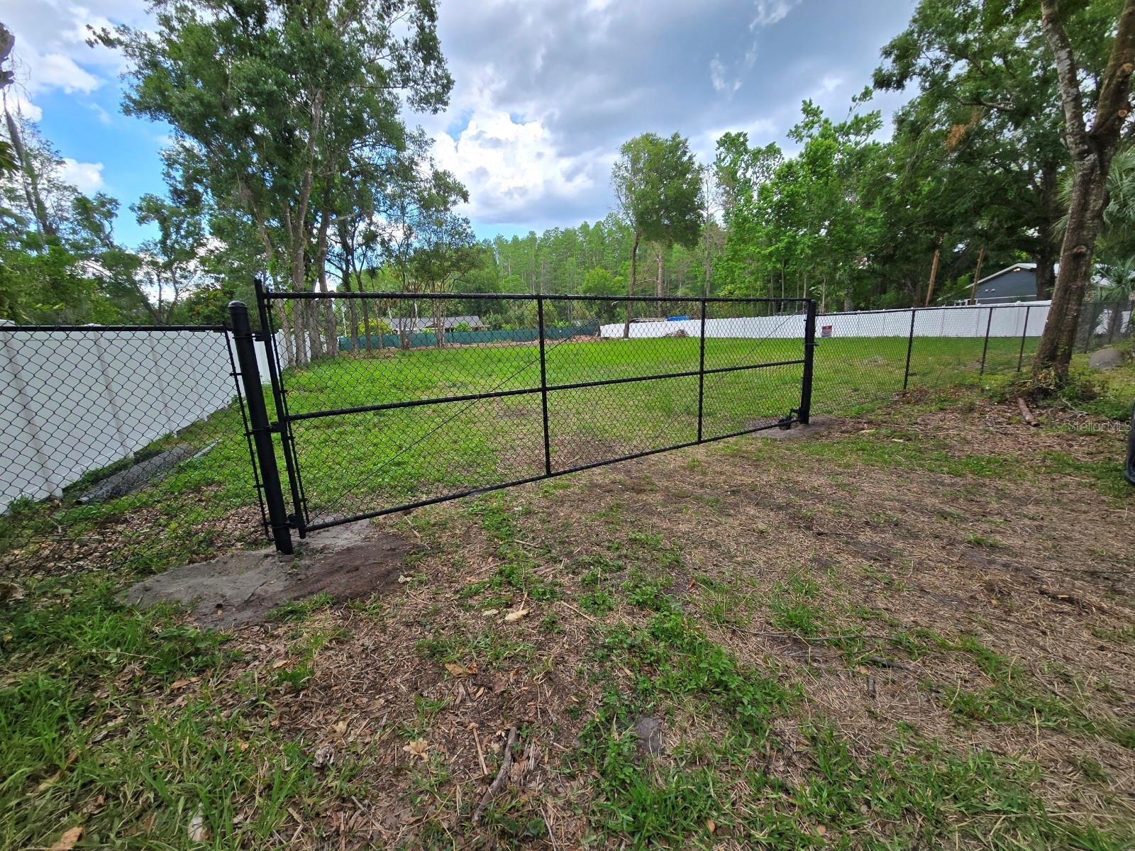 KEYSTONE PARK - Land