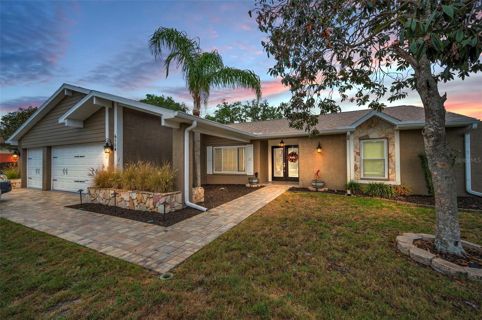 Welcome to this beautiful 3-bedroom, 2-bathroom home with a 3-car garage, located in the desirable River Crossing community. Designed with a spacious and open floor plan, this home is perfect for both everyday living and entertaining.
The inviting living area features a charming stone wall fireplace, adding warmth and character to the space. The spacious kitchen is a cook’s delight, complete with granite countertops, a breakfast bar, stainless steel appliances, and beautiful cabinetry offering plenty of storage.
Both bathrooms have been tastefully updated, and the screened-in lanai with a ceiling fan provides a relaxing retreat overlooking the large, fenced backyard.
With its thoughtful updates and desirable layout, this home offers comfort, style, and plenty of room to entertain.
Schedule your private showing today!