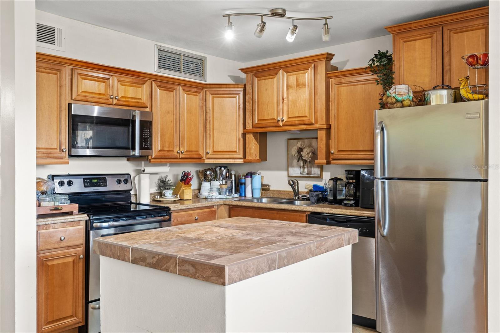 LAKEWOOD PARK A CONDO - Residential