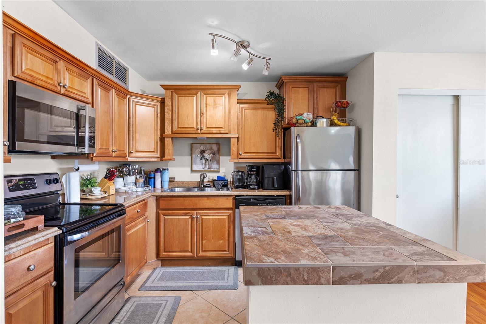 LAKEWOOD PARK A CONDO - Residential