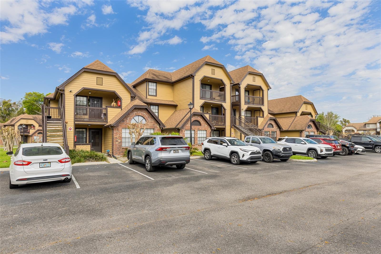 320 BLACK OAK COURT 208