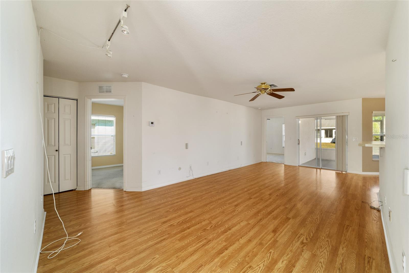 ON TOP OF THE WORLD - Residential