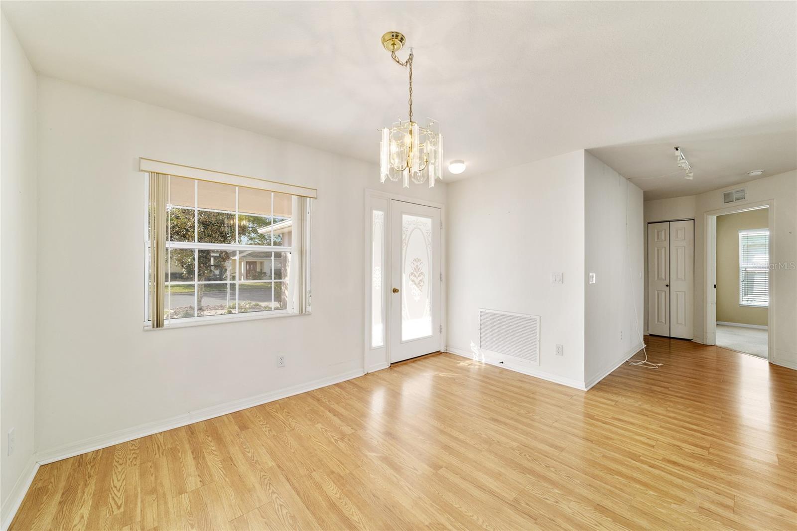 ON TOP OF THE WORLD - Residential