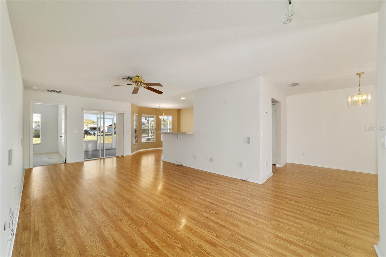 ON TOP OF THE WORLD - Residential