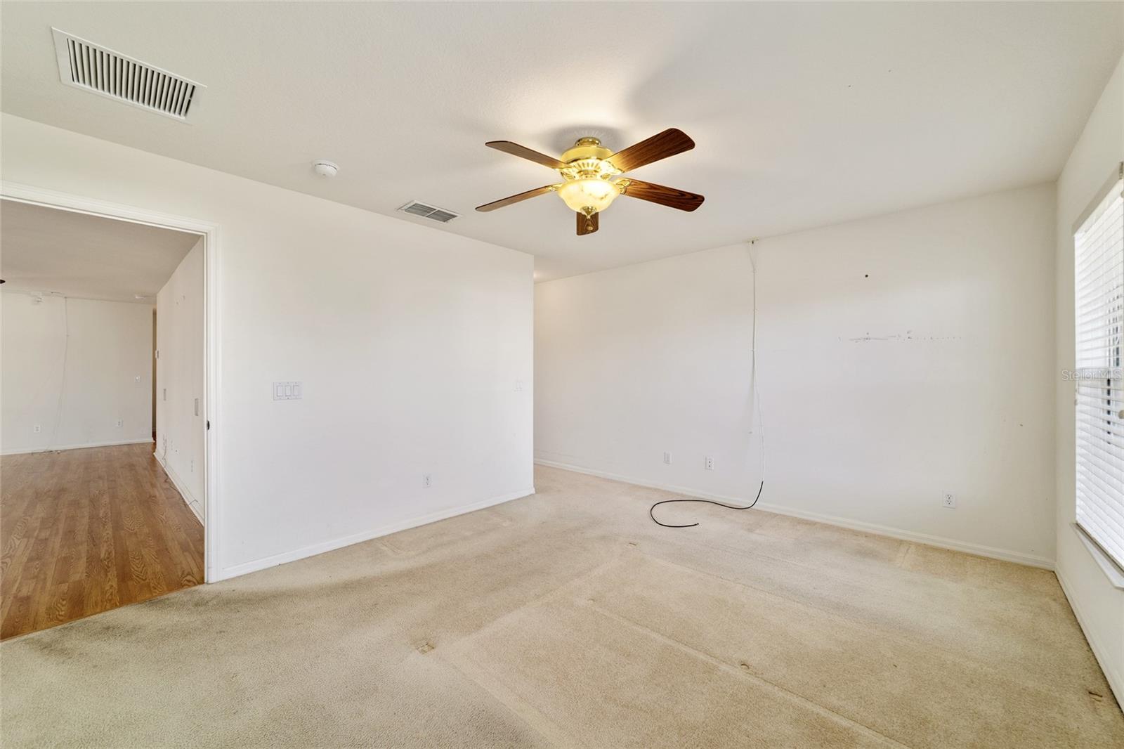 ON TOP OF THE WORLD - Residential