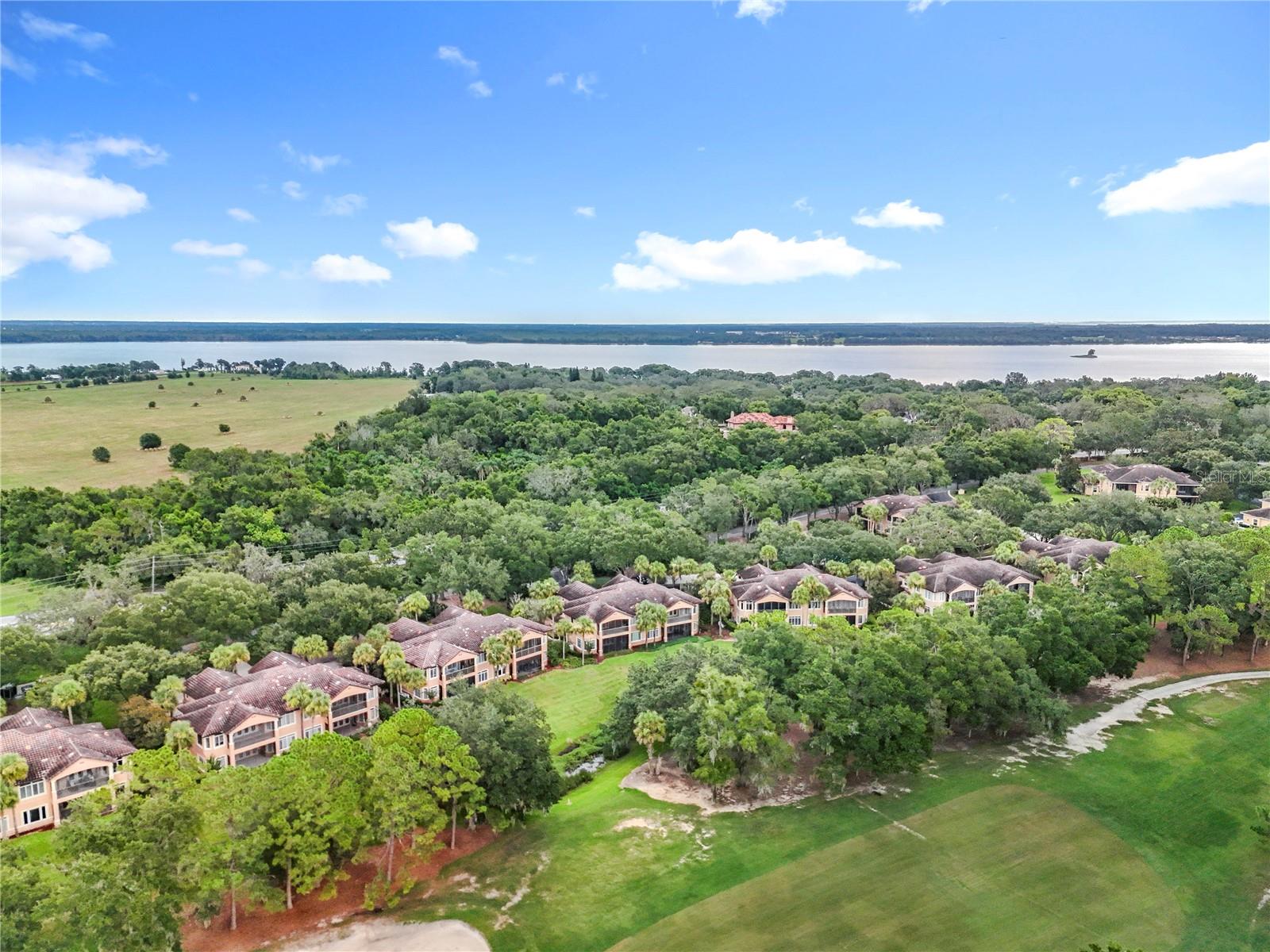 HOWEY MISSION SONOMA CONDO - Residential