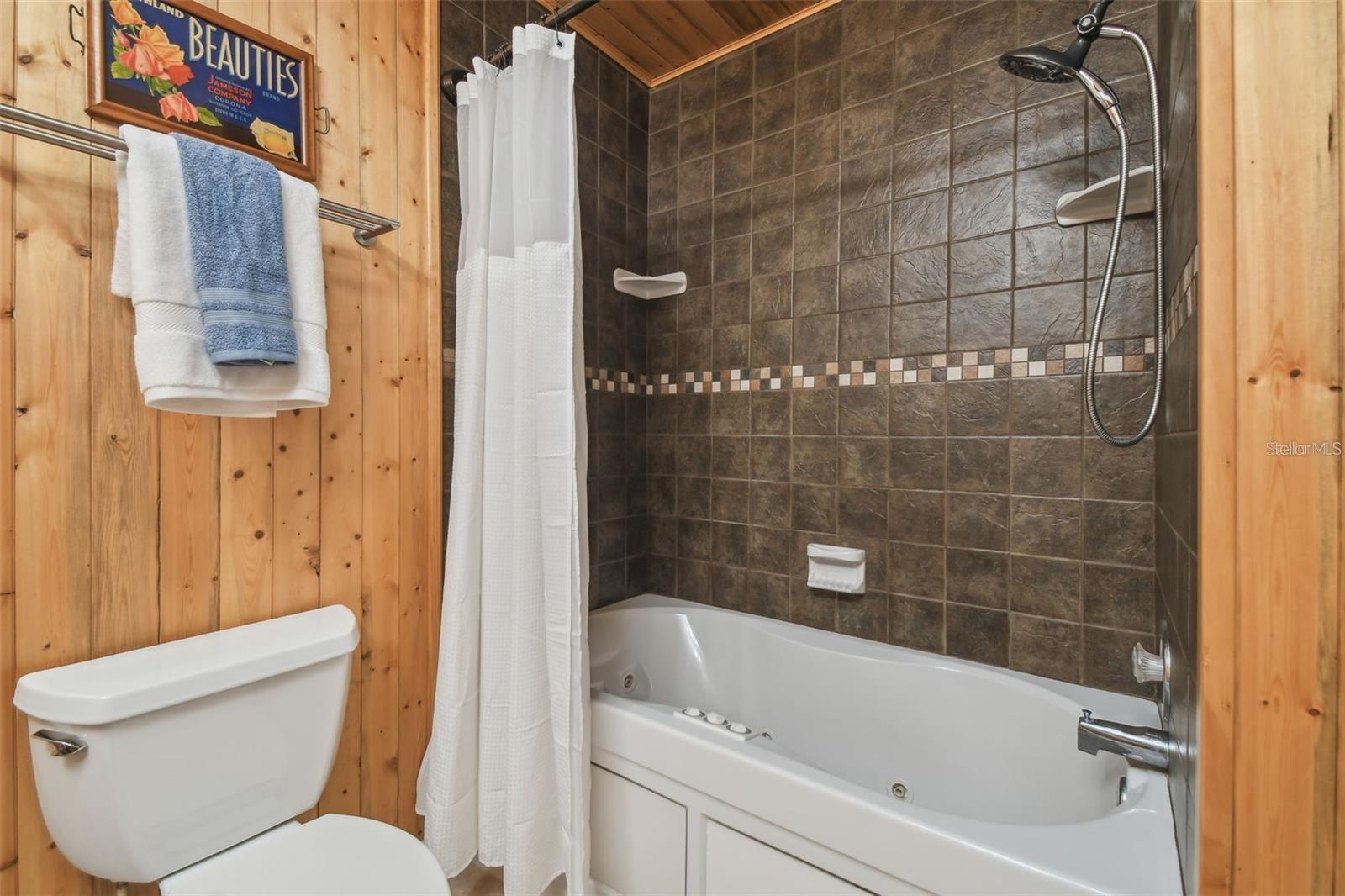 GOLDEN ACRES - Residential