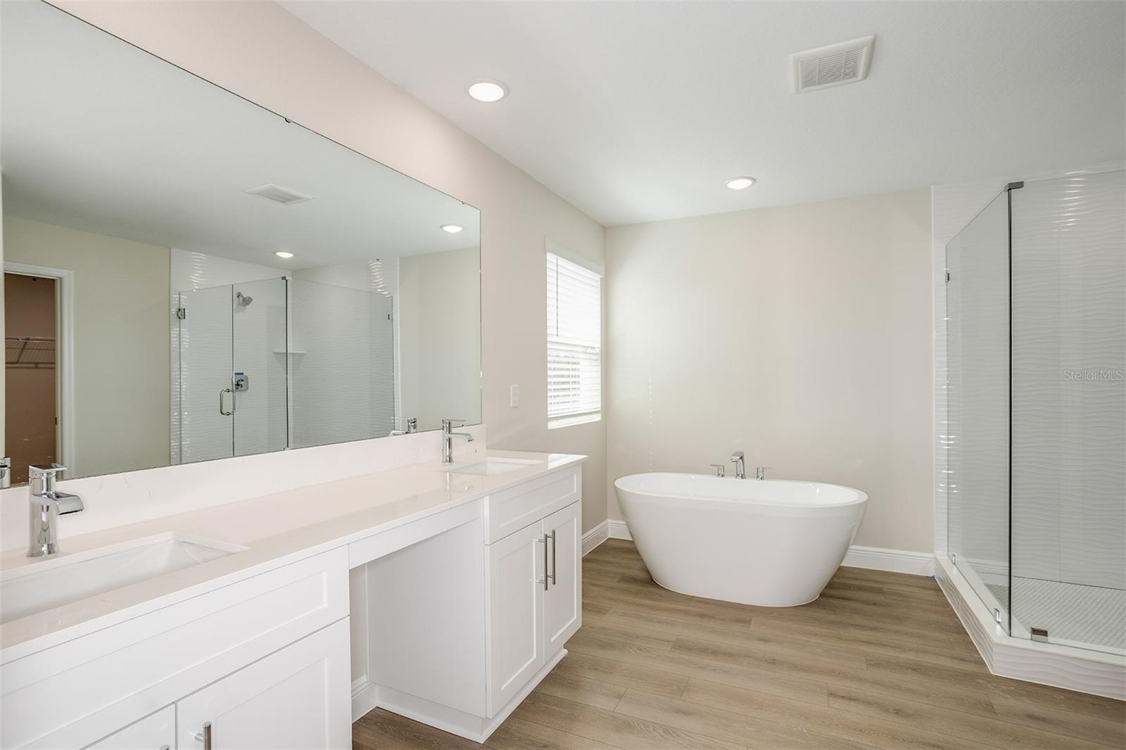 PASADENA WOODS - Residential