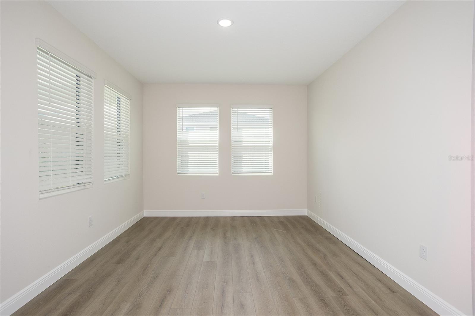 PASADENA WOODS - Residential