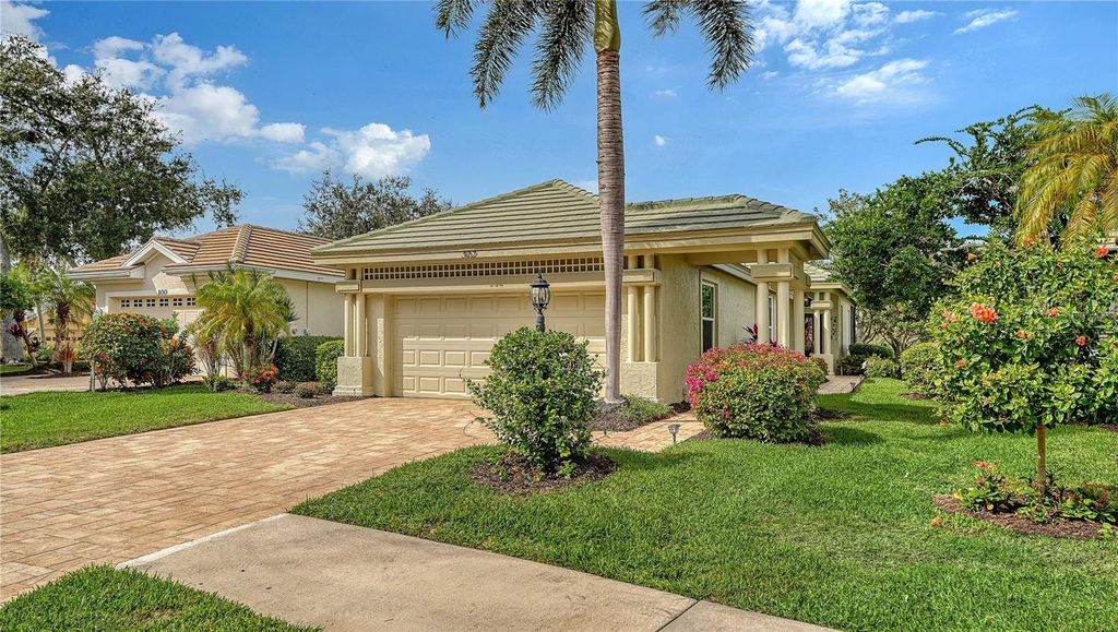 Photo of 302 Lansbrook Drive, Venice, FL 34292 (MLS # N6141360)