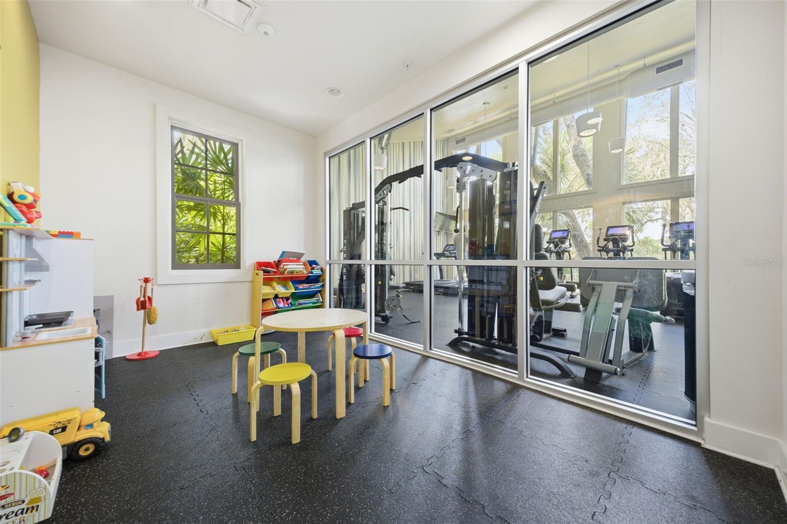 FISHHAWK RANCH WEST TWNHMS - Residential