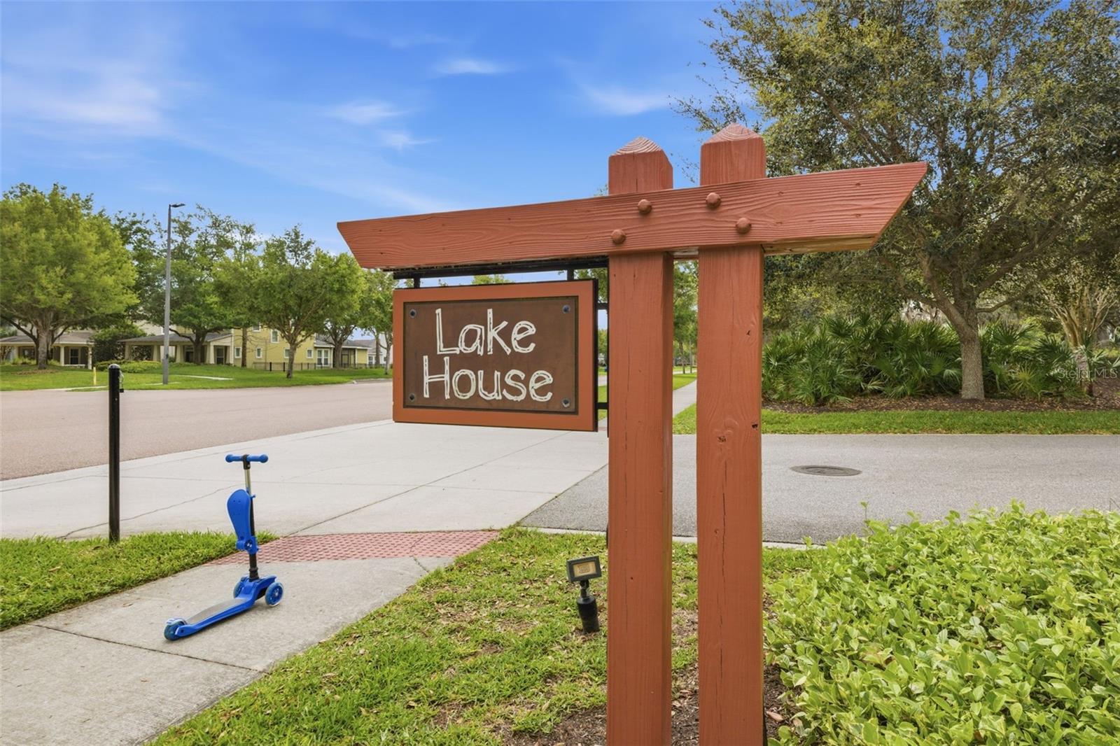 FISHHAWK RANCH WEST TWNHMS - Residential