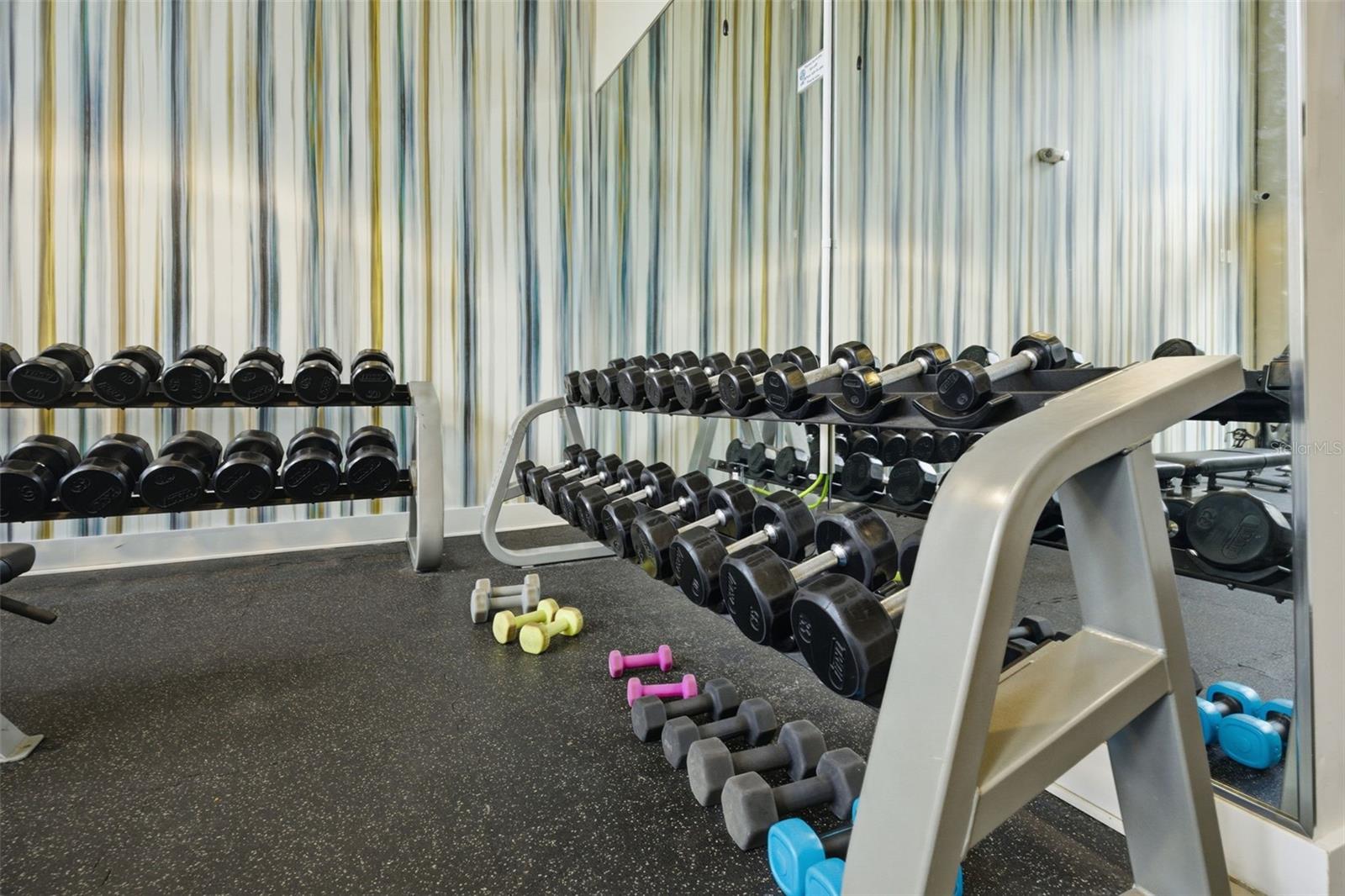 FISHHAWK RANCH WEST TWNHMS - Residential