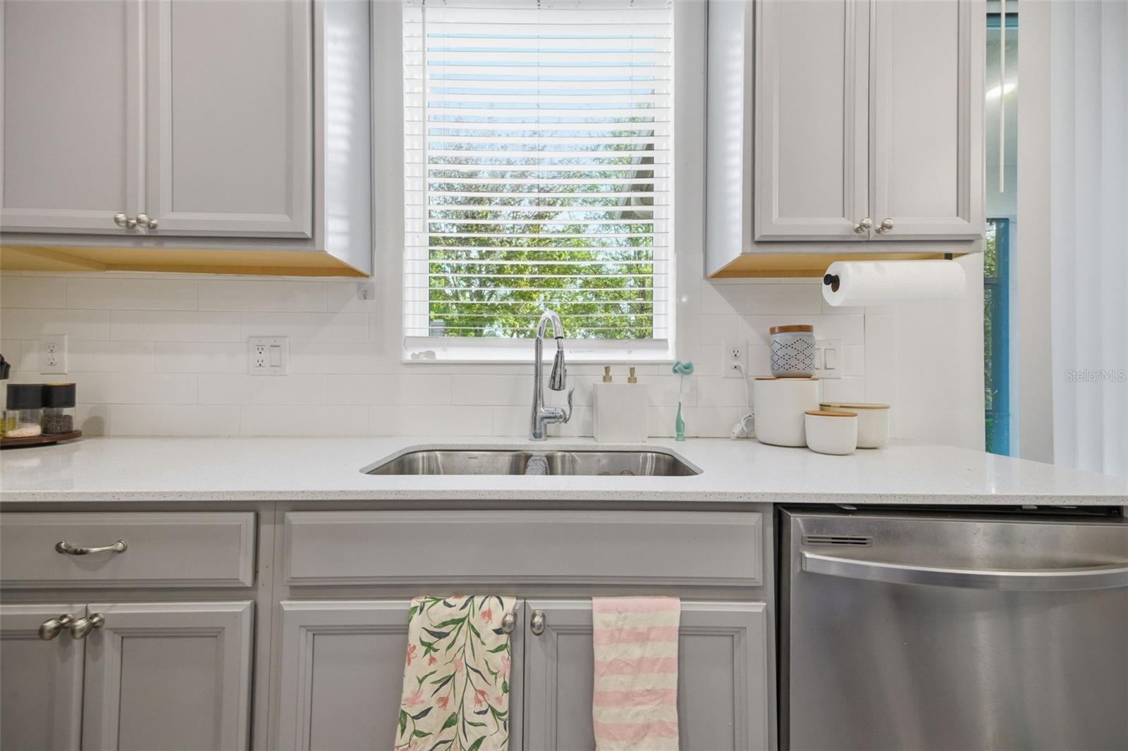 FISHHAWK RANCH WEST TWNHMS - Residential