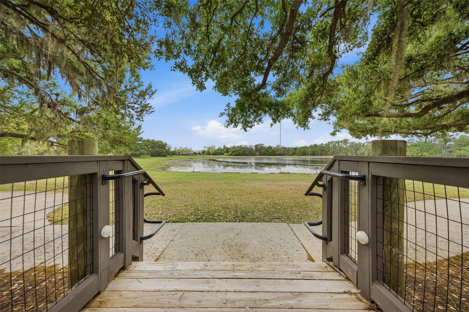 FISHHAWK RANCH WEST TWNHMS - Residential