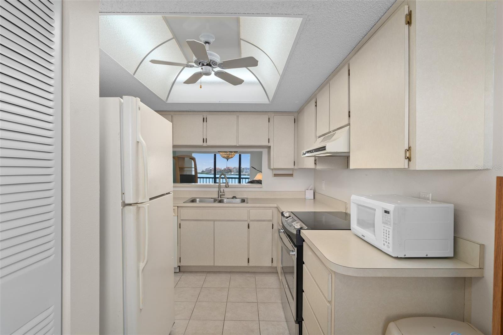 SAND PEBBLE POINTE CONDO 01 AMD 02 - Residential Lease