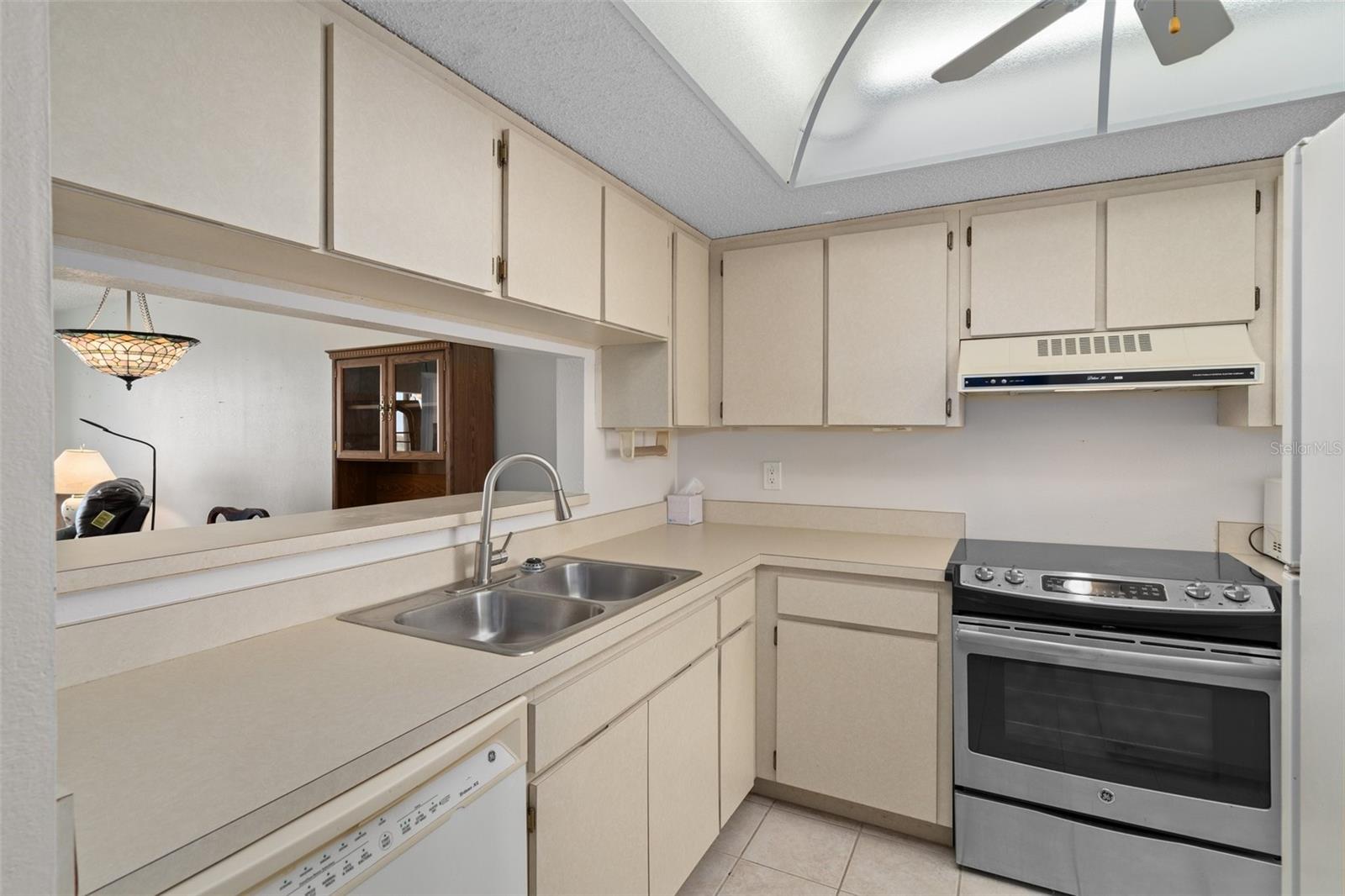 SAND PEBBLE POINTE CONDO 01 AMD 02 - Residential Lease