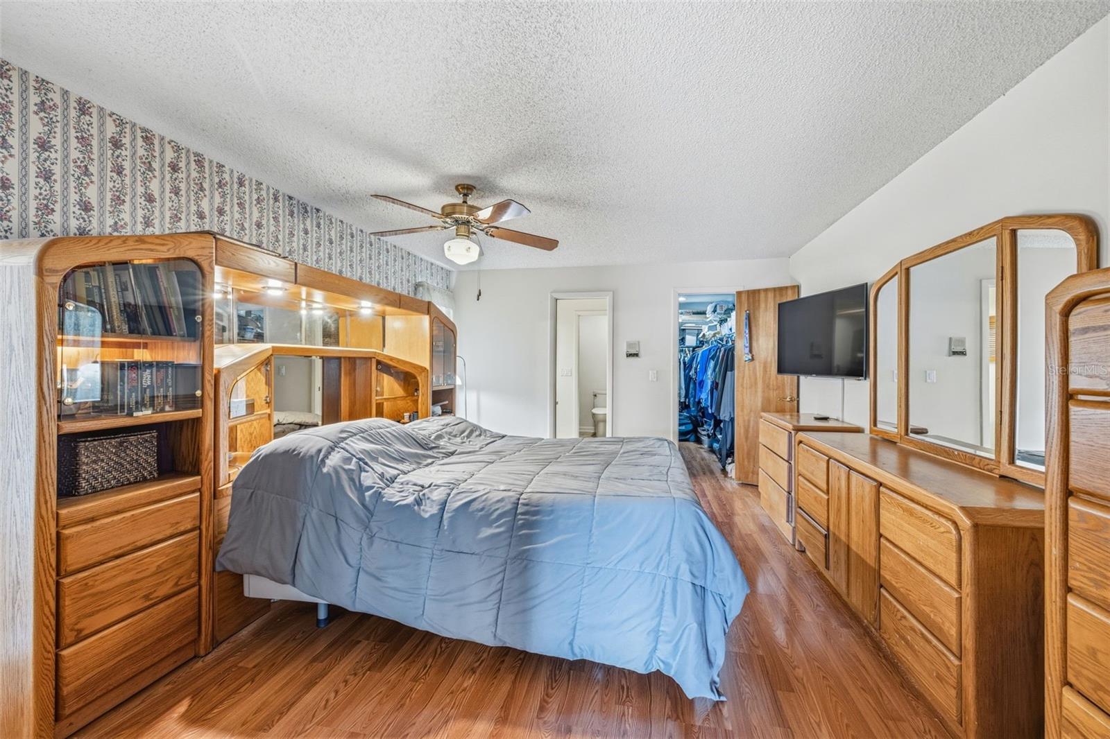 HUNTERS LAKE - Residential