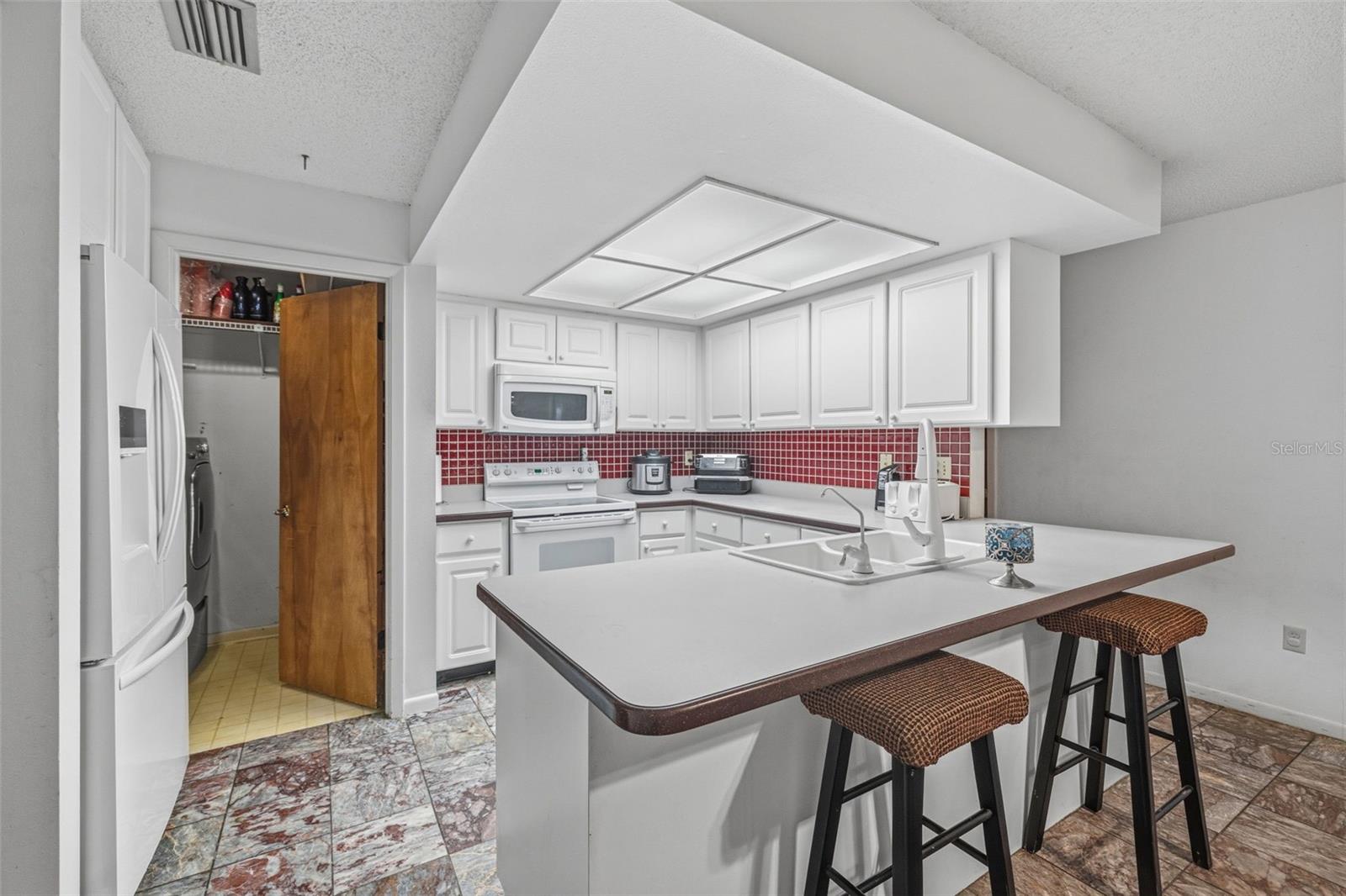 HUNTERS LAKE - Residential