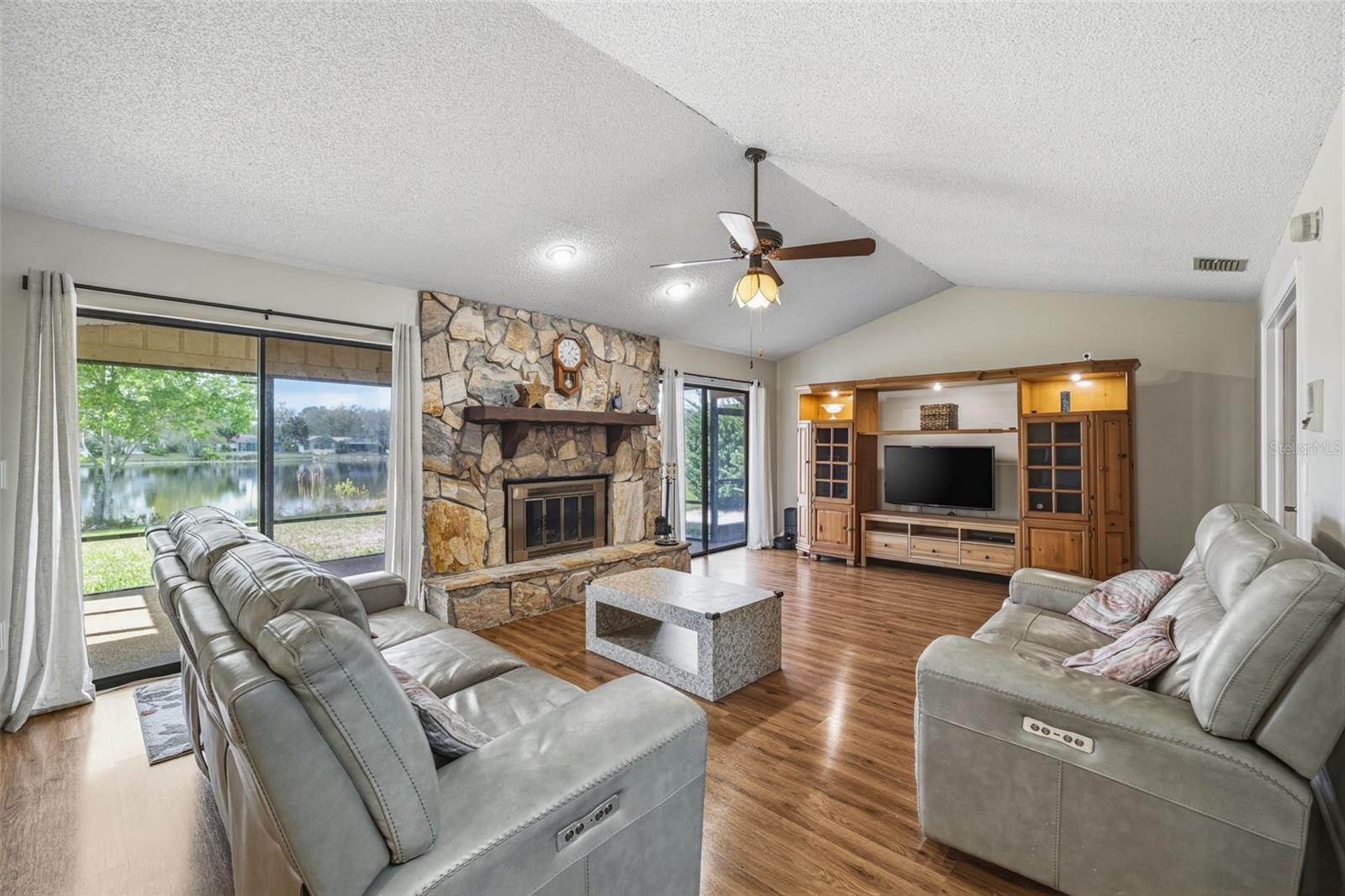 HUNTERS LAKE - Residential