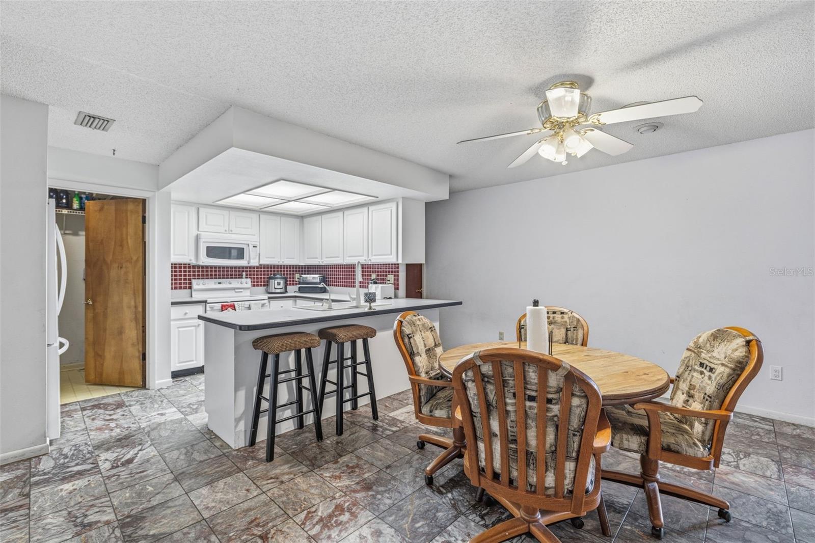 HUNTERS LAKE - Residential