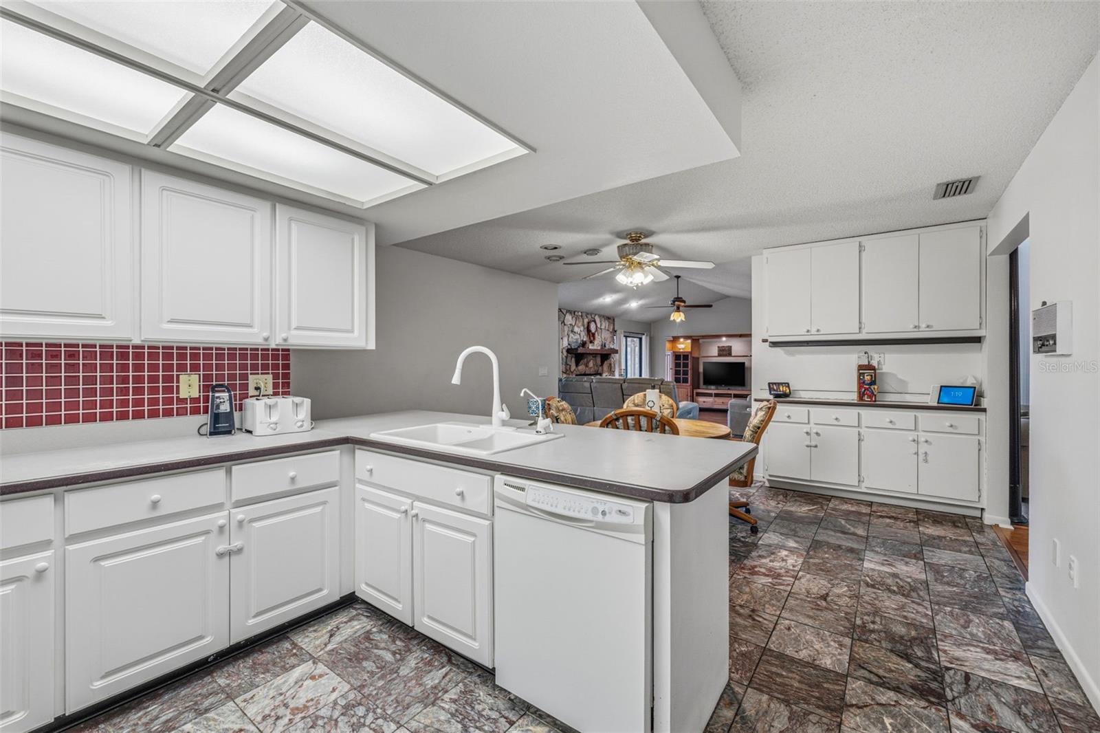 HUNTERS LAKE - Residential