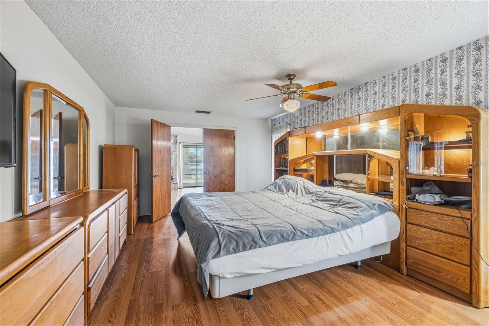 HUNTERS LAKE - Residential