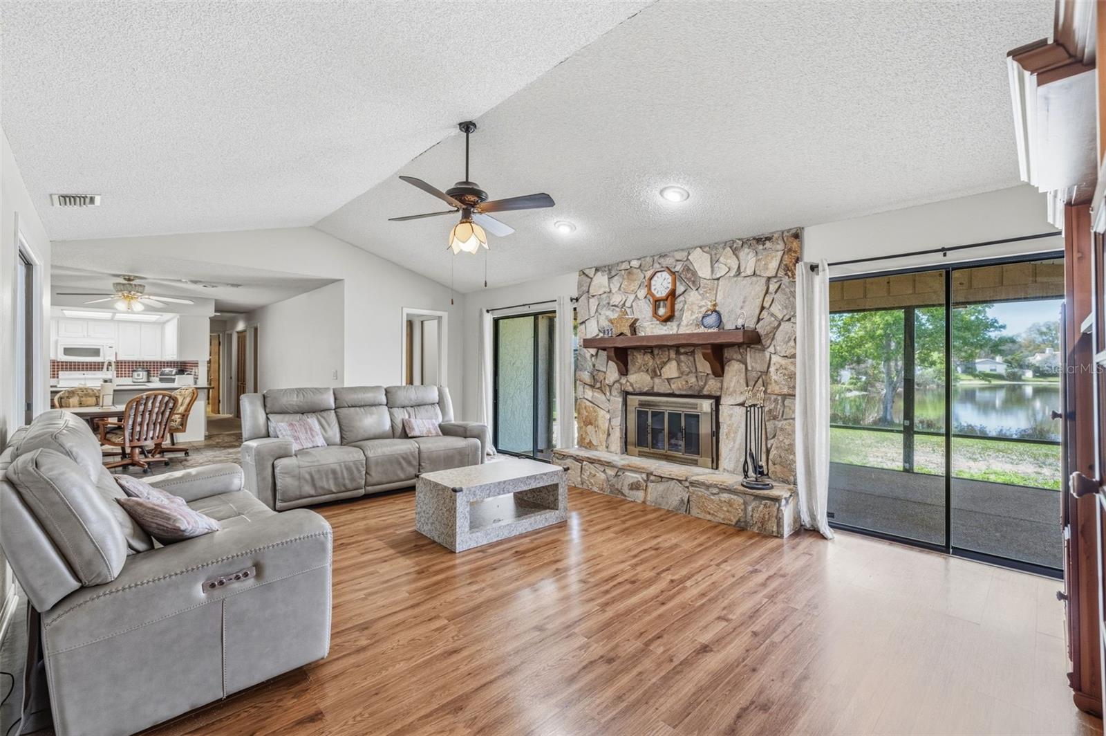 HUNTERS LAKE - Residential