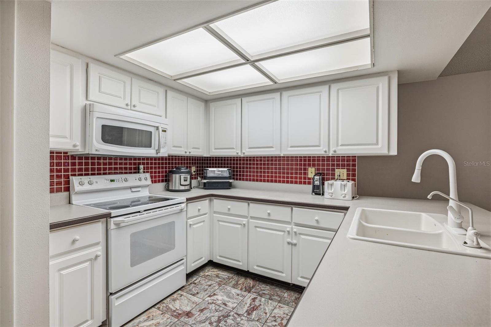 HUNTERS LAKE - Residential