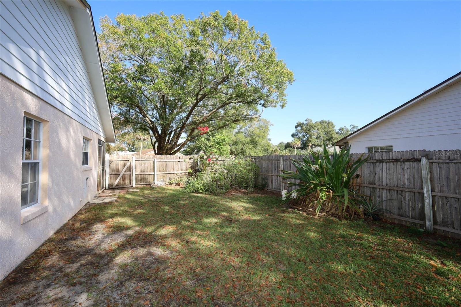 COUNTRY LANE - Residential