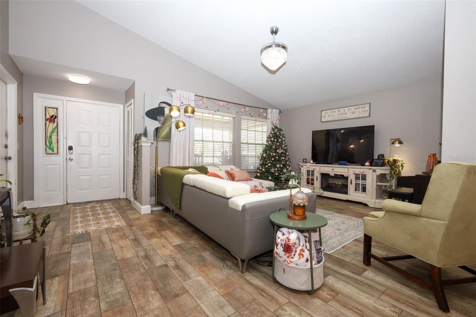 COUNTRY LANE - Residential