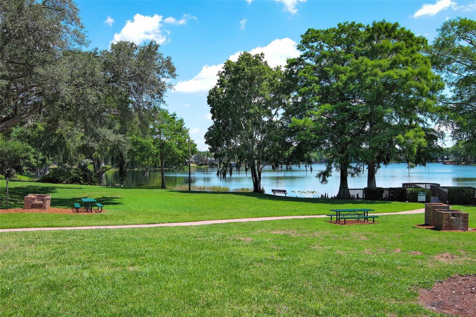 COUNTRY LANE - Residential