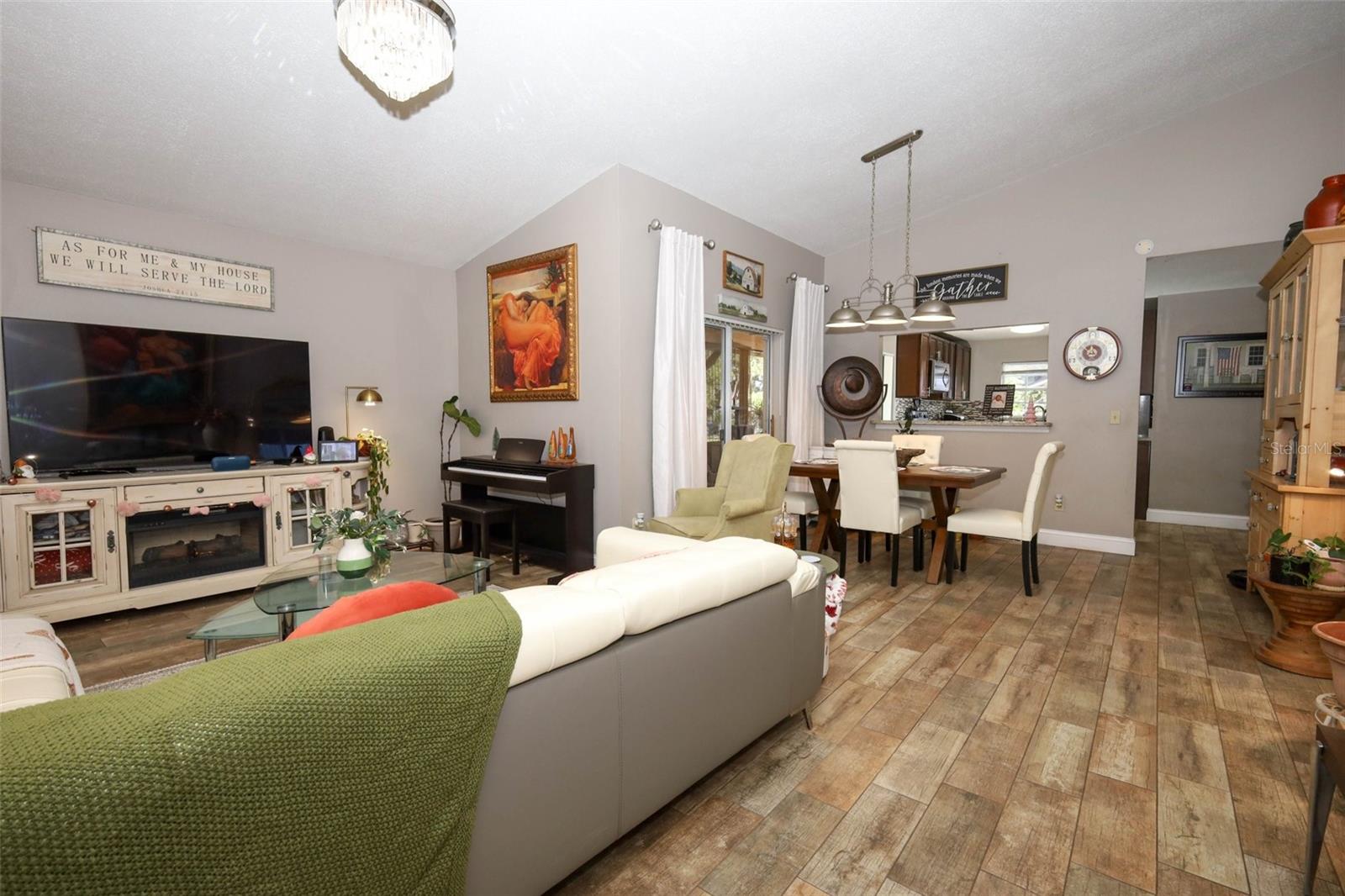 COUNTRY LANE - Residential