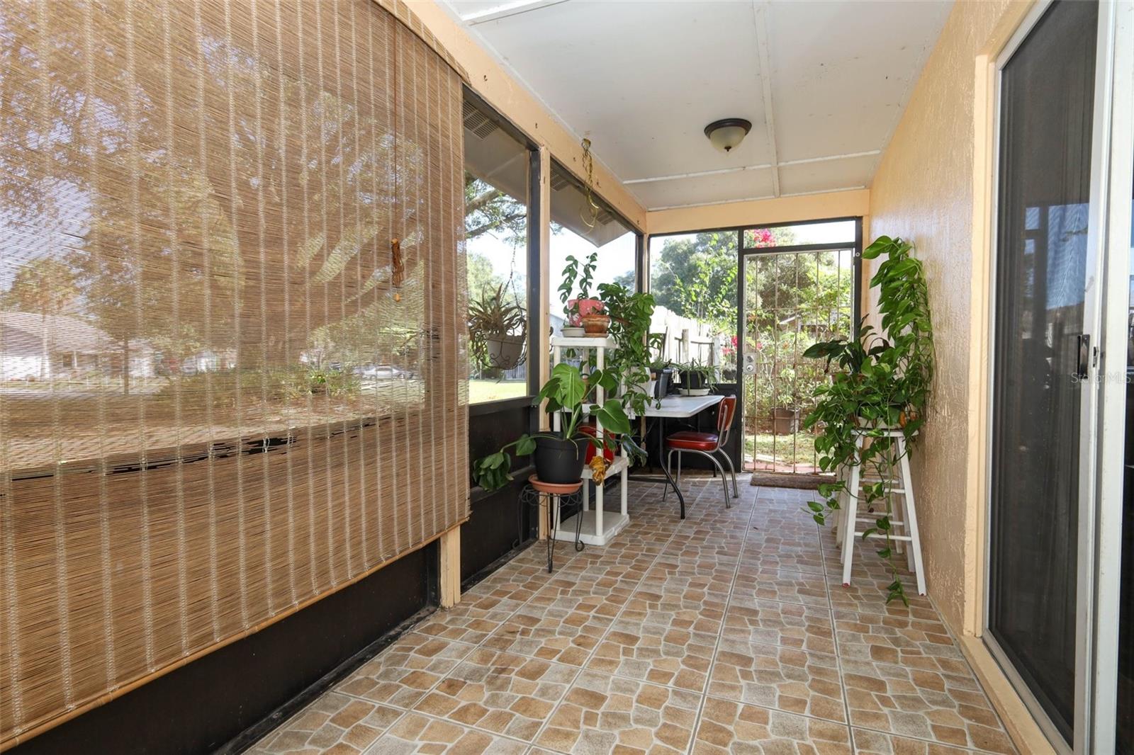 COUNTRY LANE - Residential