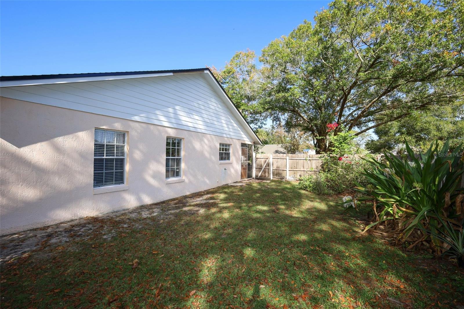 COUNTRY LANE - Residential