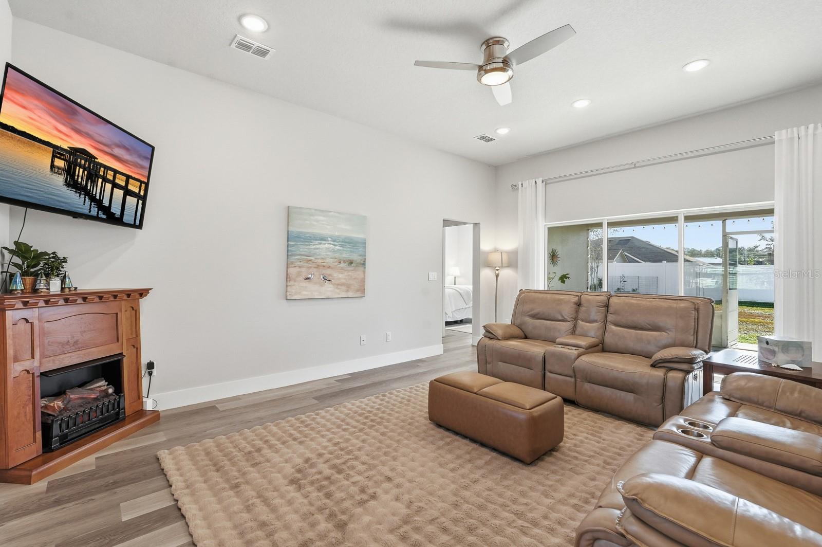 CYPRESS KNOLL - Residential