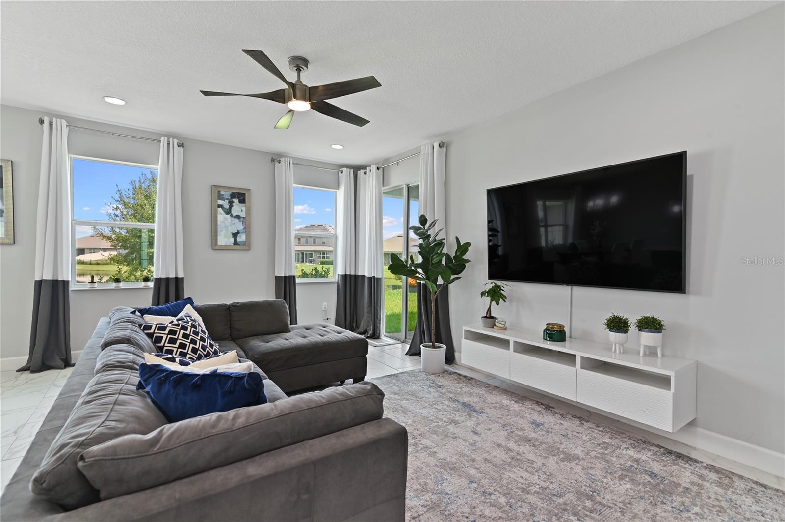 SAWGRASS LANDING - Residential Lease