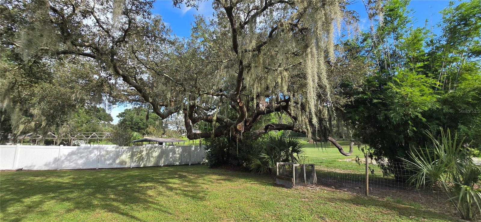 OAKS LAKELAND - Residential
