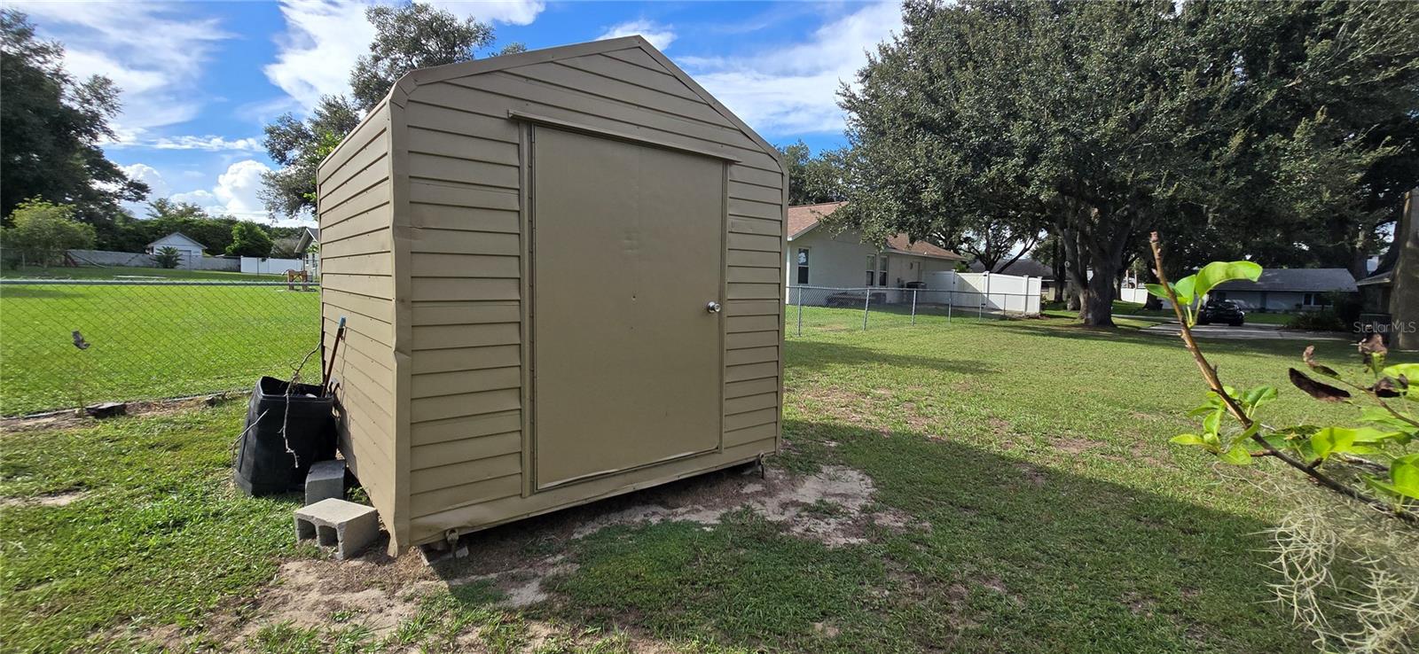 OAKS LAKELAND - Residential