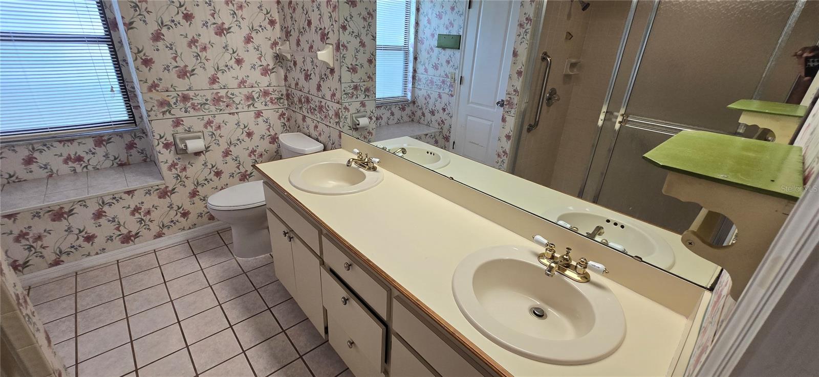OAKS LAKELAND - Residential