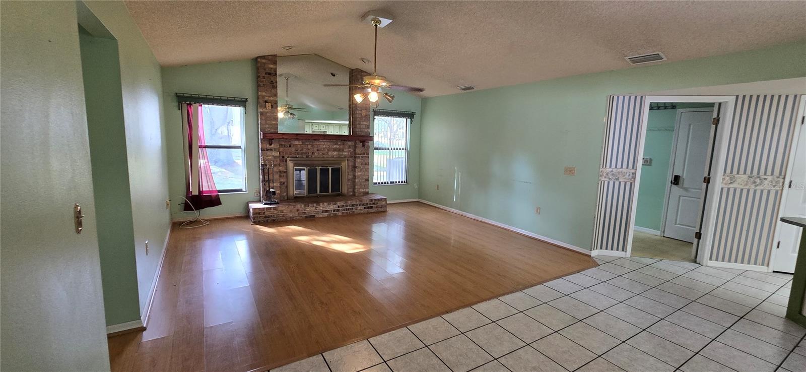 OAKS LAKELAND - Residential