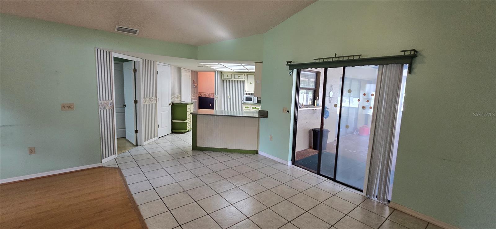 OAKS LAKELAND - Residential
