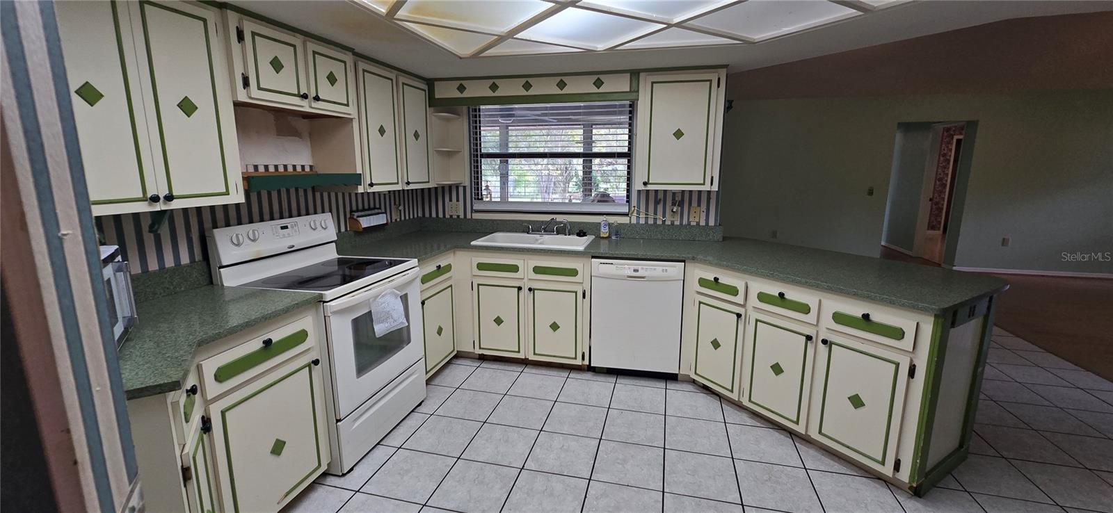 OAKS LAKELAND - Residential