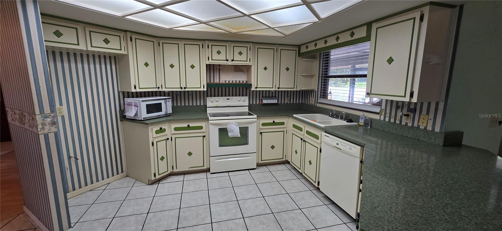 OAKS LAKELAND - Residential