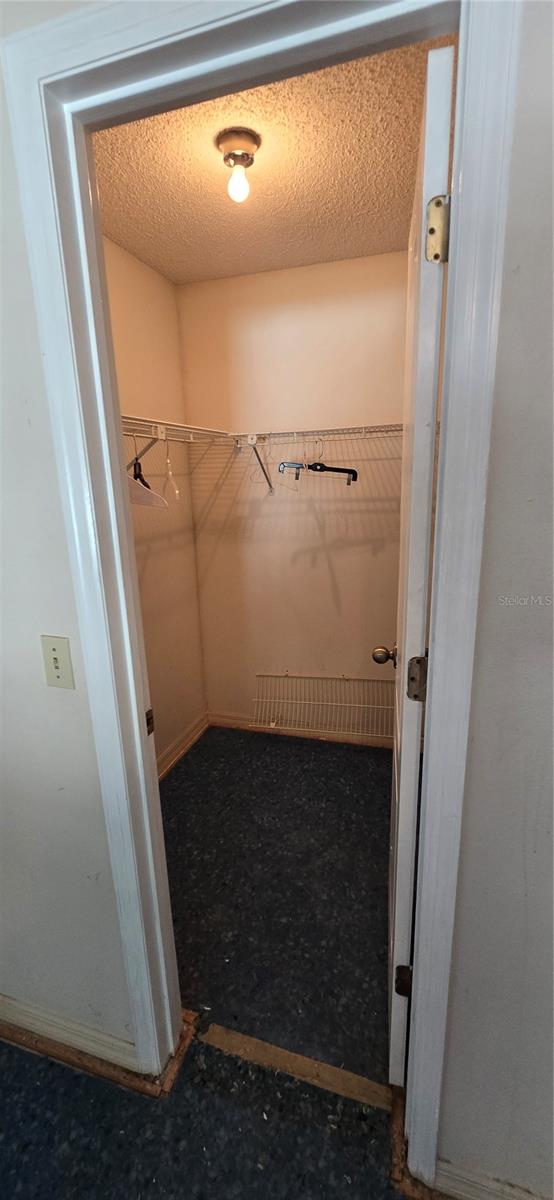 OAKS LAKELAND - Residential