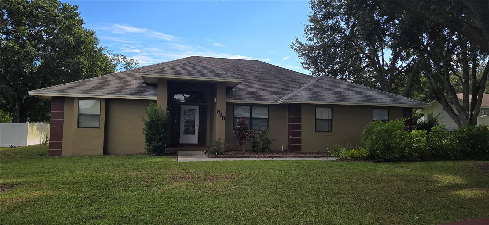 OAKS LAKELAND - Residential