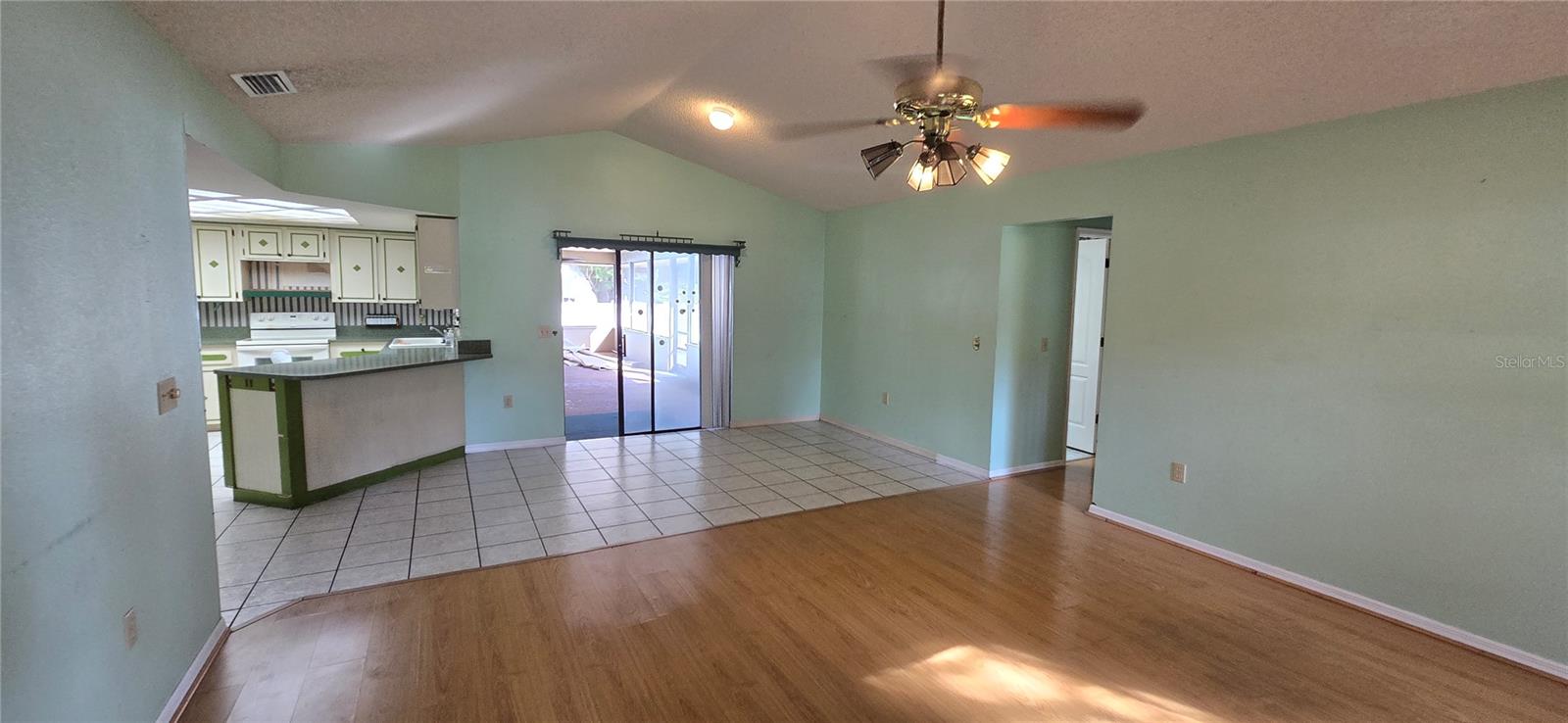 OAKS LAKELAND - Residential
