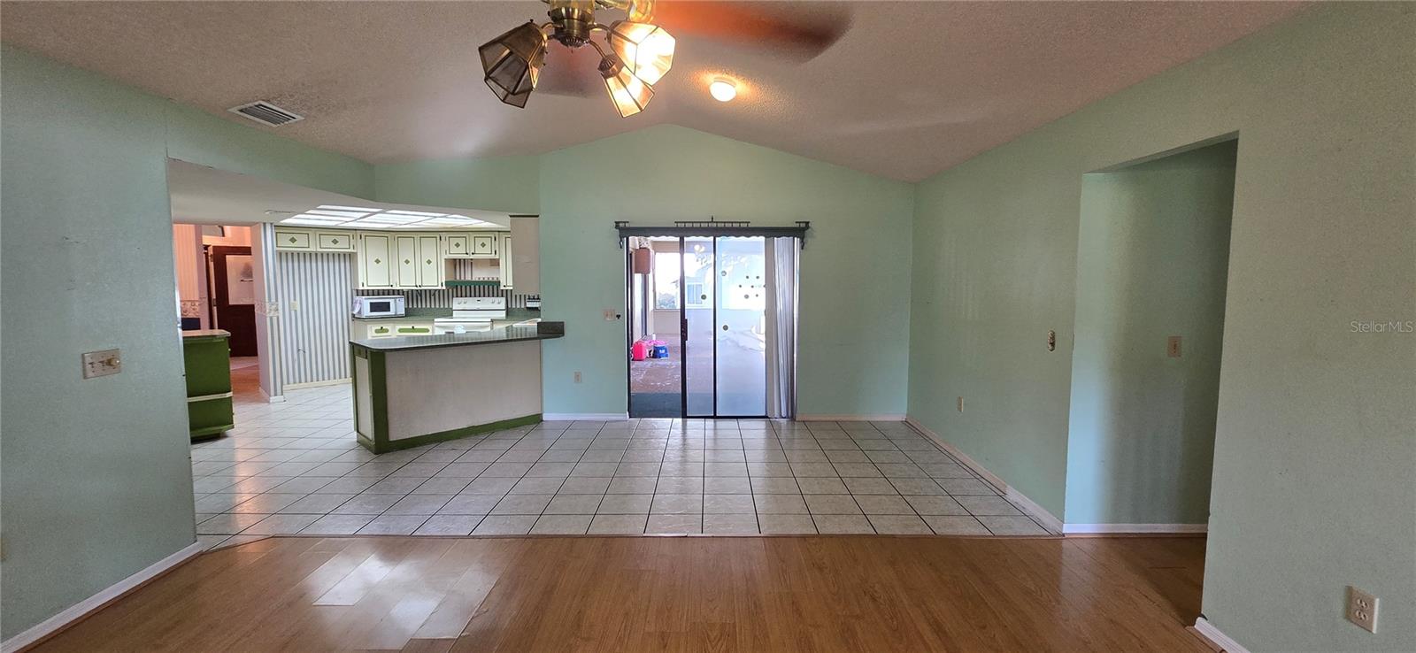 OAKS LAKELAND - Residential