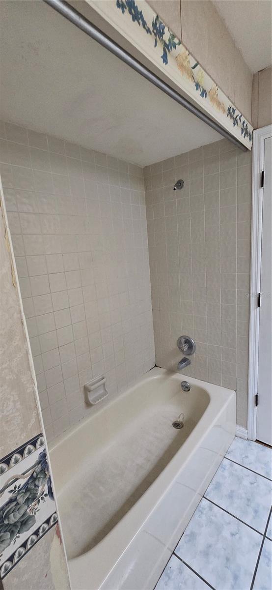 OAKS LAKELAND - Residential